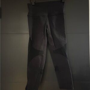 ALO Yoga Black Capri Leggings
